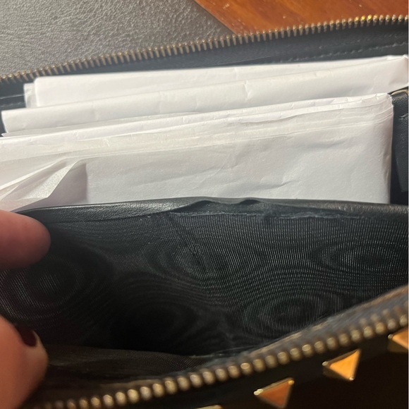 Valentino Garavani - Black Rockstud Zip-Around Long Wallet - Gold Hardware - Picture 8 of 12